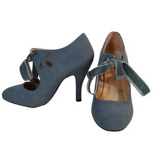 Elegant Blue Heels with Bow Detail